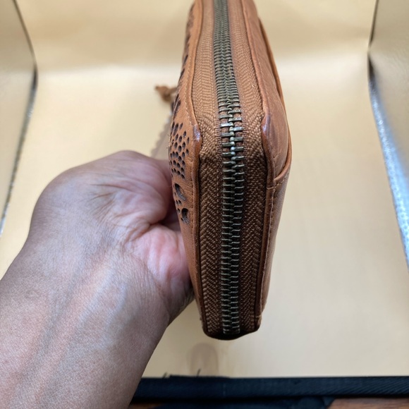 Handcrafted Leather Zip Around Wallet NWT - Made in India - Picture 3 of 6